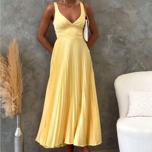 Elegant Yellow Pleated Dress